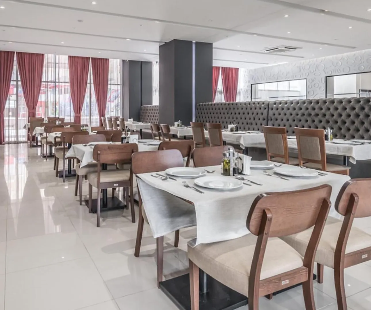 Euro Star Durres Hotel & Beach 4*,