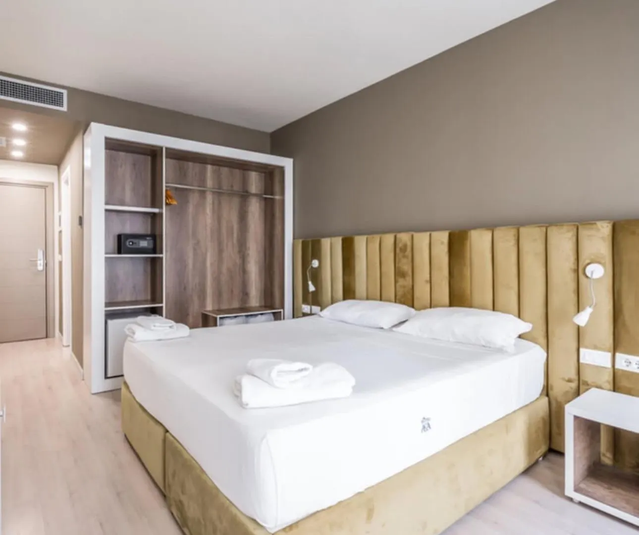 Euro Star Durres Hotel & Beach 4*,